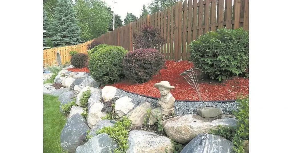 Diseño de paisaje contra el calor: usa viruta de madera decorativa así