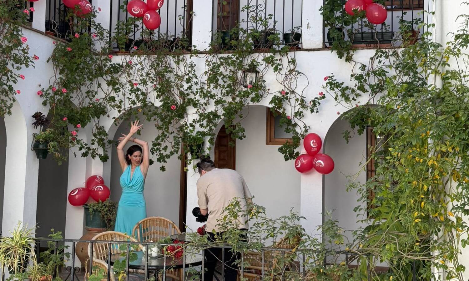 Foto: Tamara graba el videoclip en el Pueblo más Bonito de España que será el protagonista de la Noche Romántica. (Cortesía)