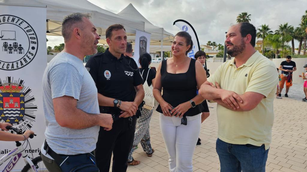 El alcalde de los Alcázares, Mario Pérez Cervera, junto a autoridades y representantes de la Policía Local