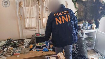 La policía húngara inspecciona la casa de un hombre caníbal de 30 años (Policía de Hungría)