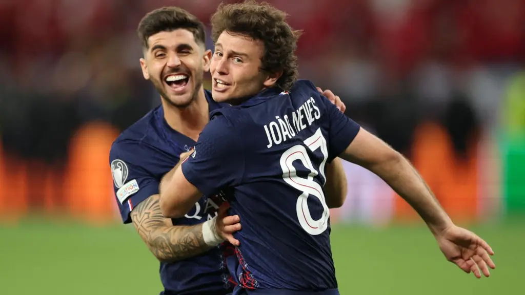 Joao Neves celebrando en la final de la última Champions League.