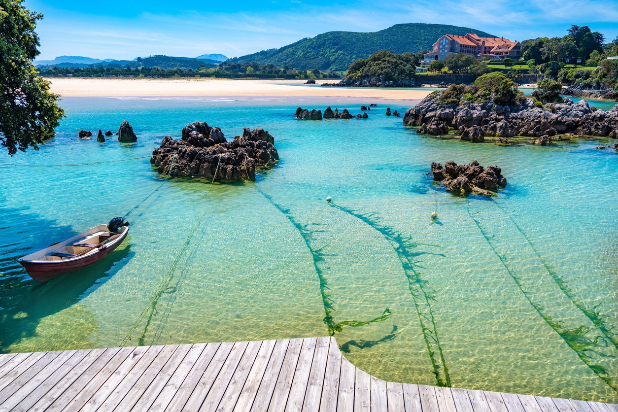Playa los Barcos, en Arnuero (Fuente: iStock)