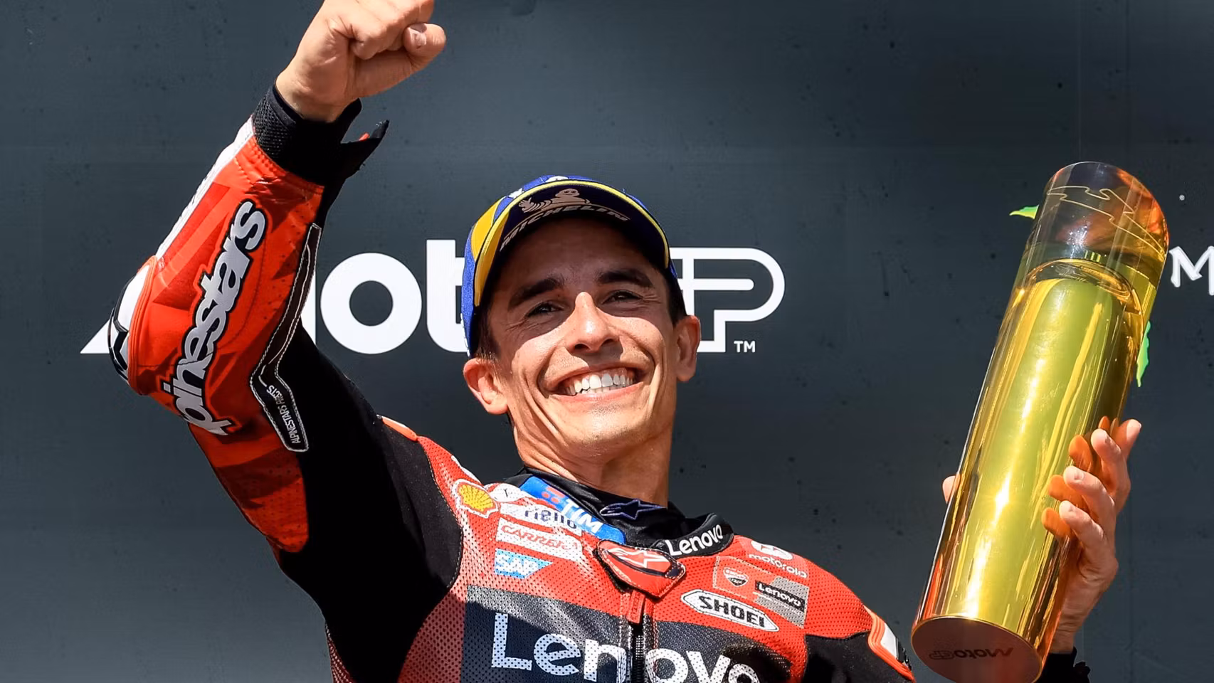 Marc Márquez celebrando su victoria en el GP de República Checa 2026.