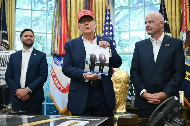 Trump con el presidente de la FIFA Gianni Infantino. 
