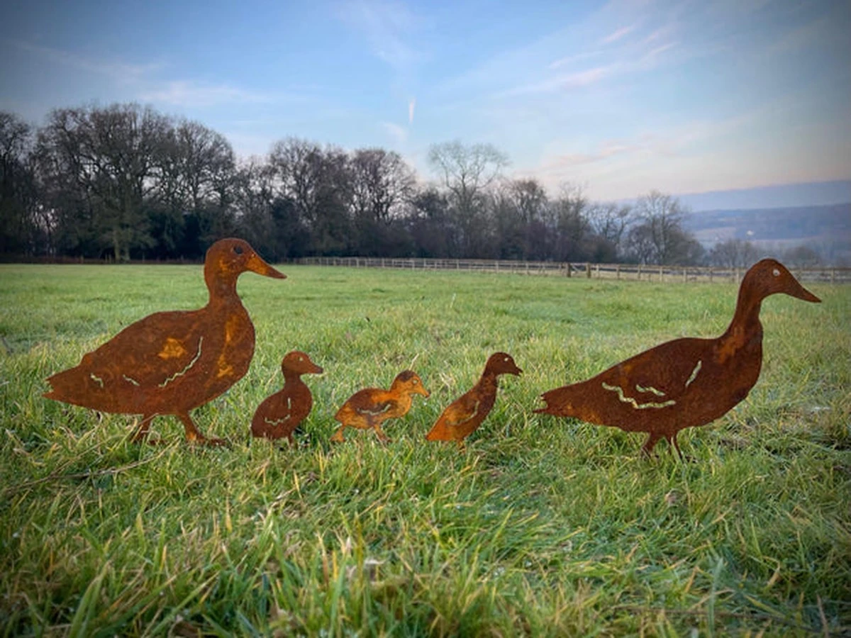 El truco de B&M para tus plantas: Estacas para macetas de la familia de patos - image 1