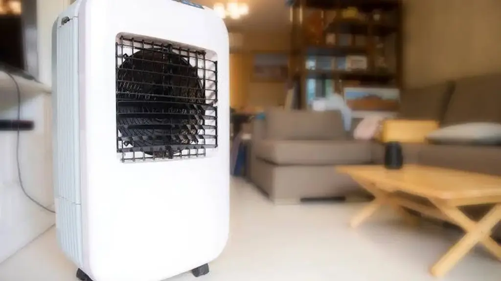 Enfriador de aire: el truco del agua fría para bajar 4 grados sin humedad