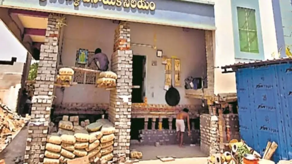 Evitó demoler su casa en Jangareddygudem: Dhubaguntla Venkateswara Rao la elevó 5 metros