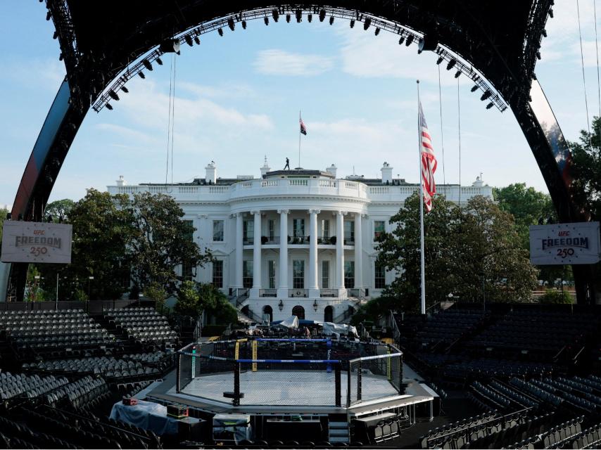 El escenario del evento UFC Freedom 250 en el Jardín Sur de la Casa Blanca.