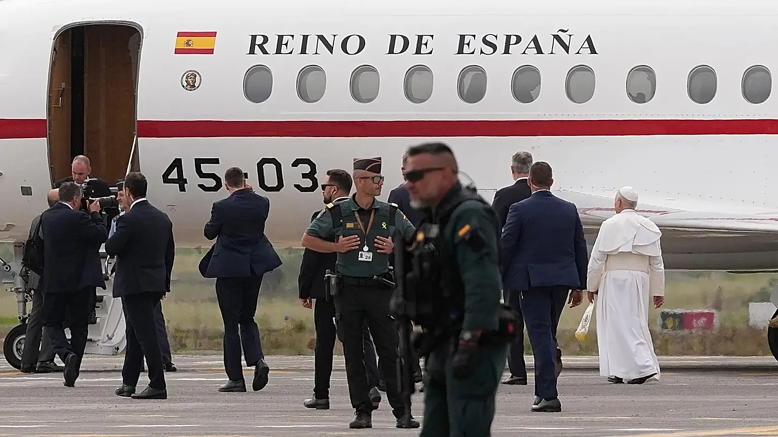 Pope Leo XIV boards a Spanish royal Falcon aircraft in Tenerife, 12 June, 2026