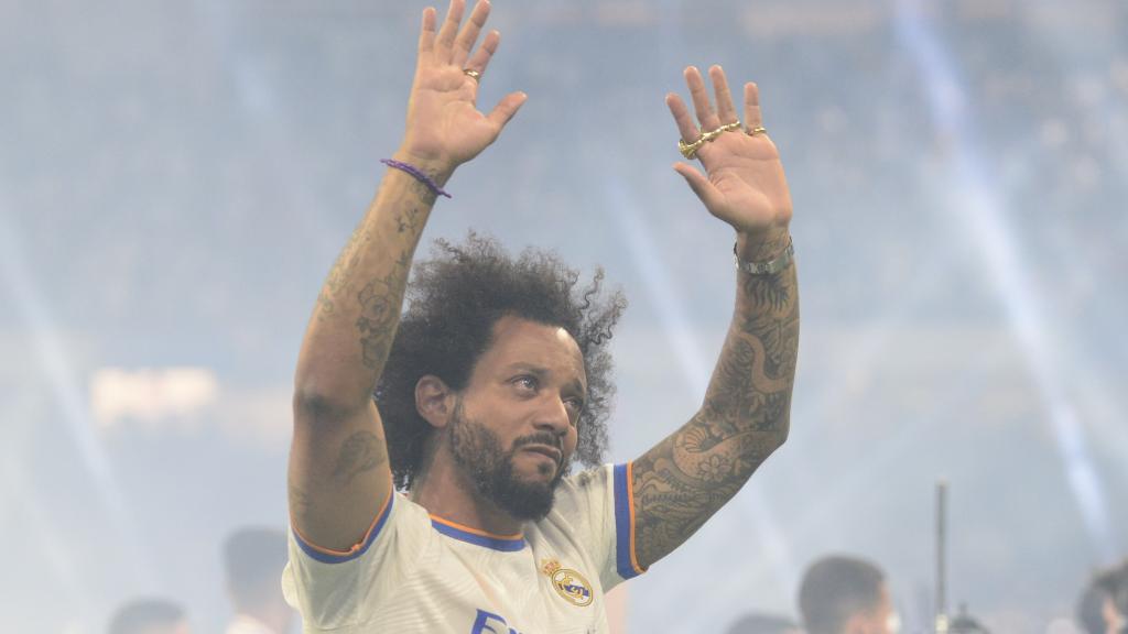 Marcelo despidiéndose del Santiago Bernabéu en la fiesta de La Decimocuarta