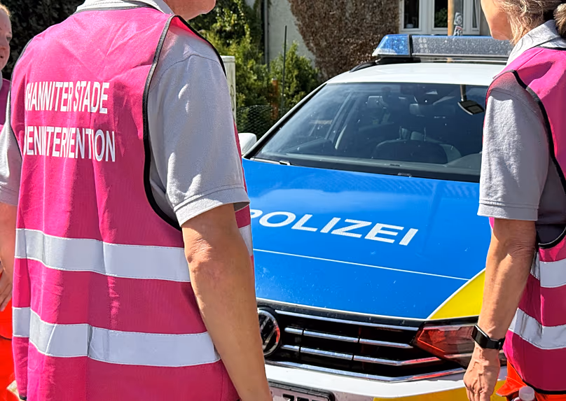 Crisis response teams and police on a street in Stade, 29 June, 2026