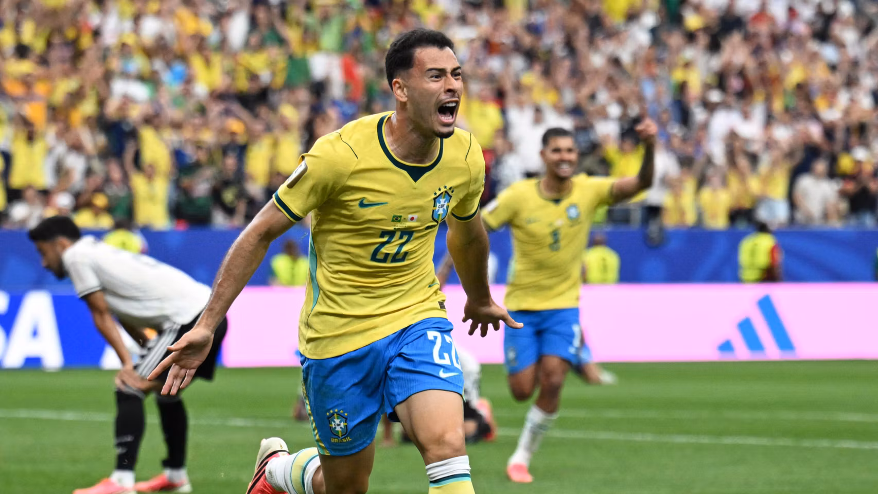 Martinelli celebra su gol contra Japón.