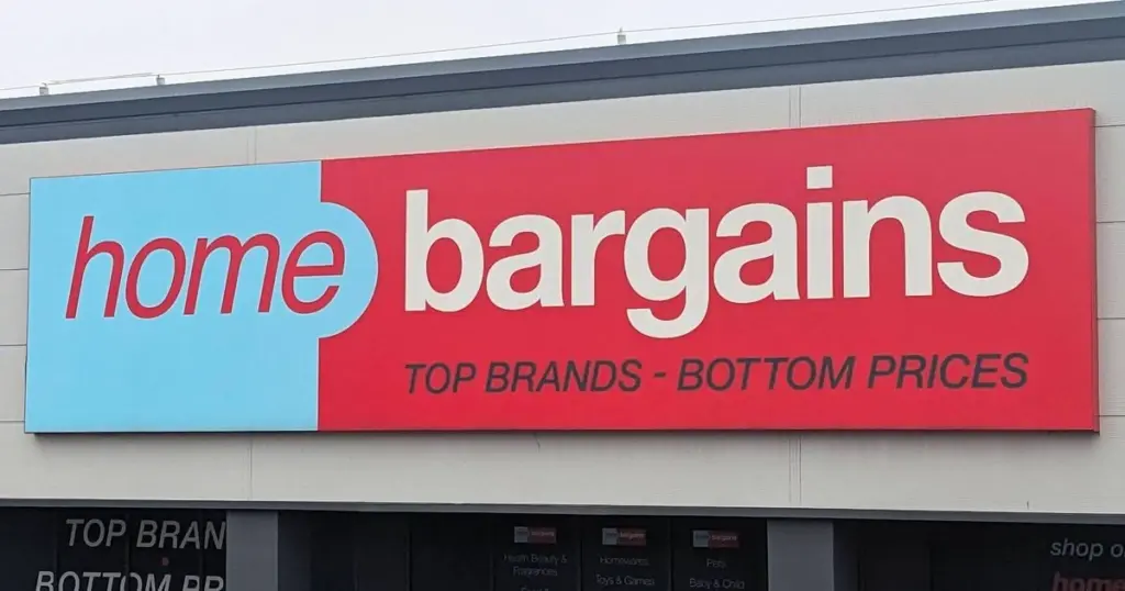 Home Bargains: el gabinete para zapatos de dos niveles que salva pasillos estrechos
