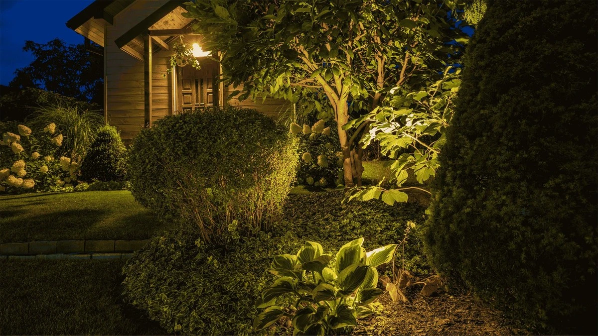 Iluminación exterior: el truco con Philips Hue para transformar tu jardín en 2026 - image 1