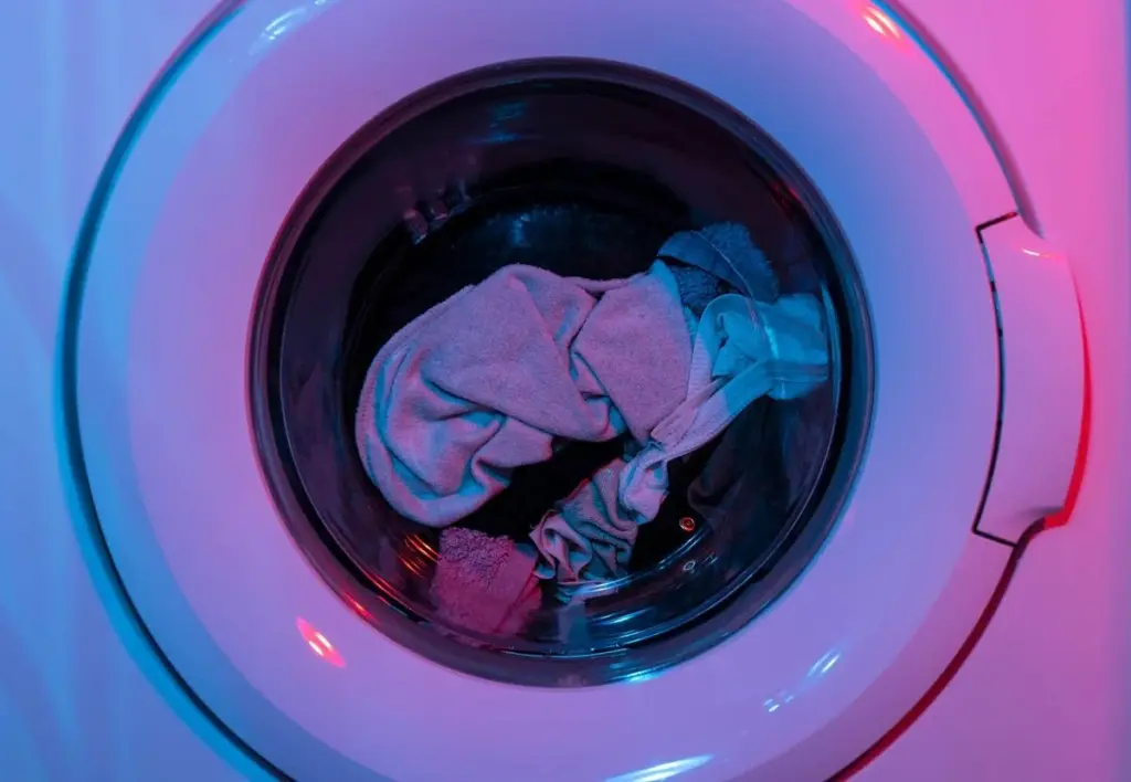 Lavado de ropa: el error de temperatura que daña tus prendas y tu bolsillo