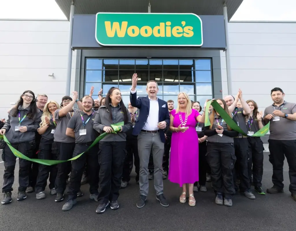 Locura en Ennis: por qué Woodie’s hizo que cientos madrugaran a las 3 a.m.
