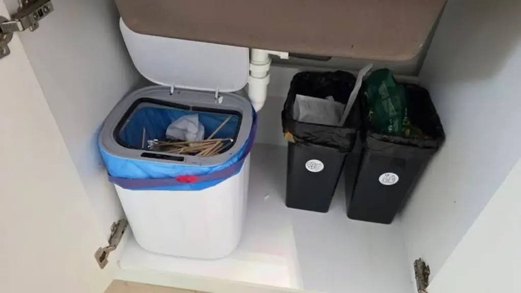 Mal olor en el cubo de basura: el truco del Bicarbonato de sodio para el calor