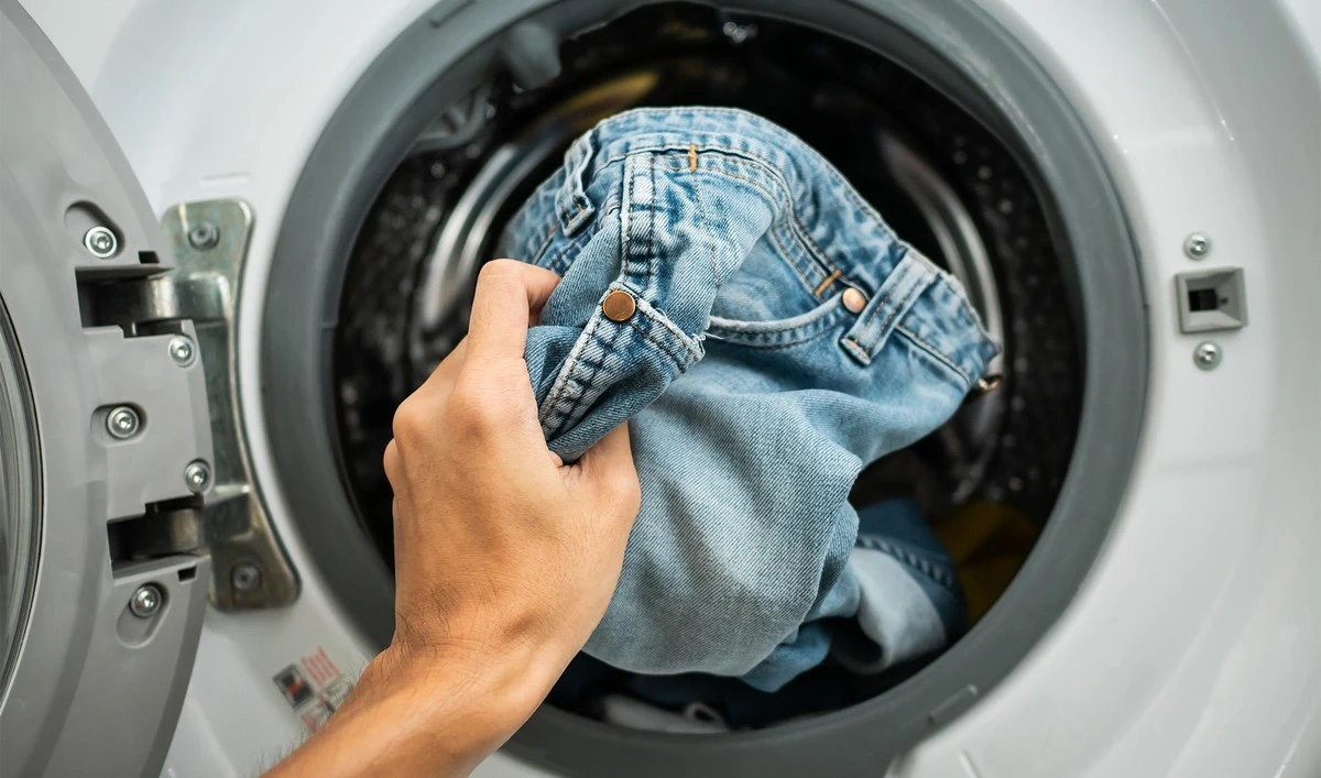 No laves tu ropa tras un uso: el truco del congelador para un lavado perfecto - image 1