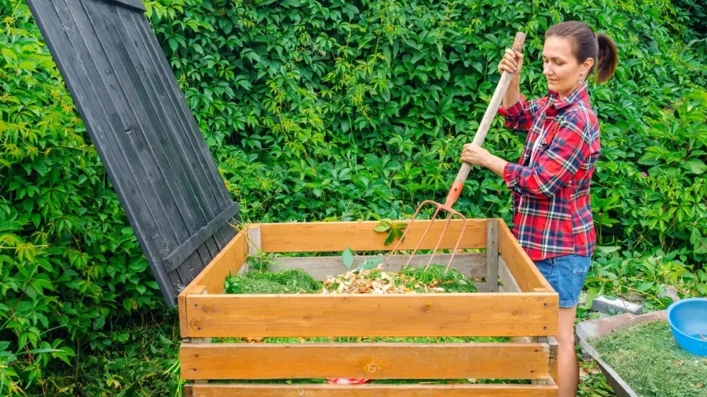 No tires las hojas de maíz: el secreto para un compostaje perfecto y húmedo