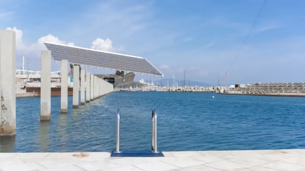 Ola de calor en Barcelona: el truco para entrar a la piscina más grande