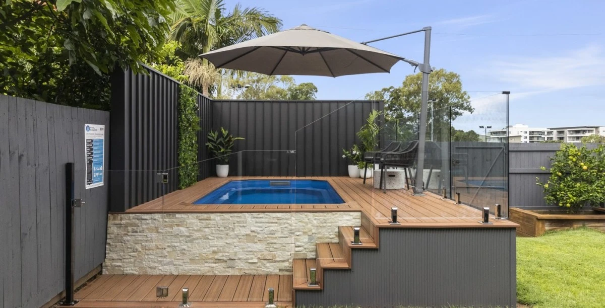 Piscina elevada en el jardín: el truco de 48 horas para un look de lujo - image 1