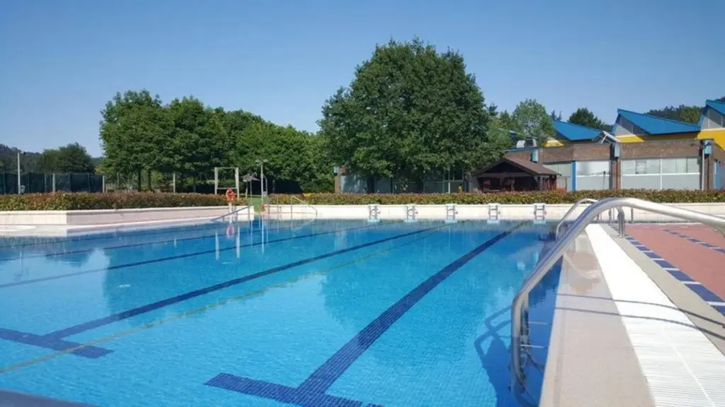 Piscinas de Lemoa cerradas en Bizkaia: multas de 3.000€ y vigilancia con IA