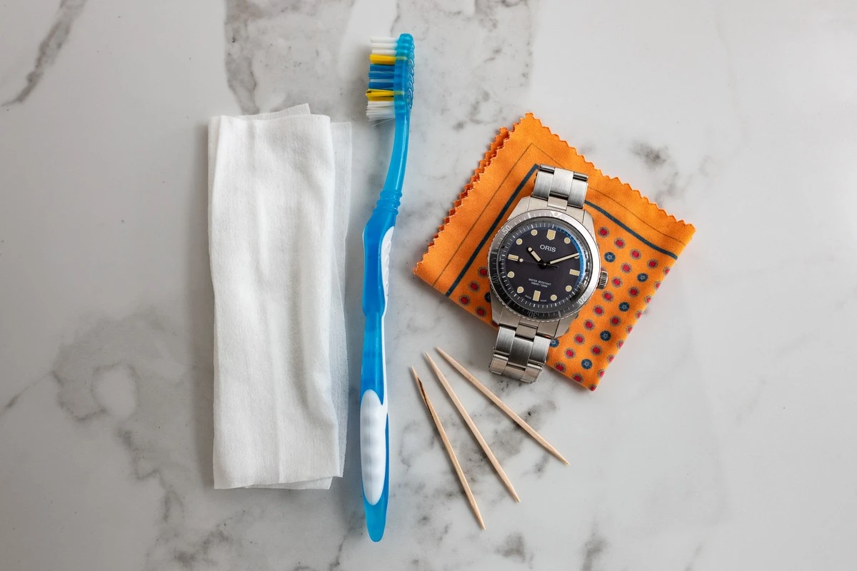 Reloj sucio: el truco del cepillo para dejar tu correa de reloj como nueva - image 1