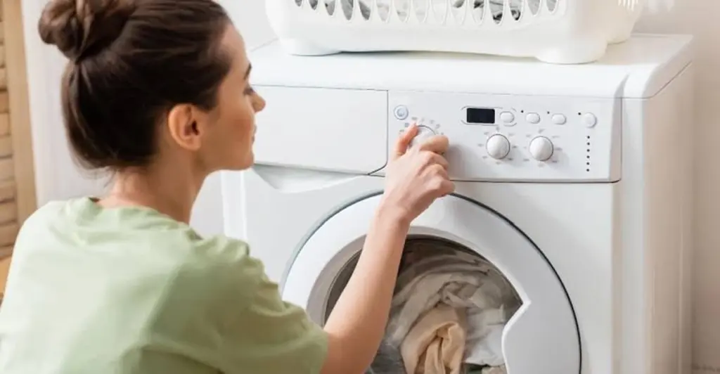 Ropa dañada y facturas altas: por qué dejé de usar la lavadora a 40°C