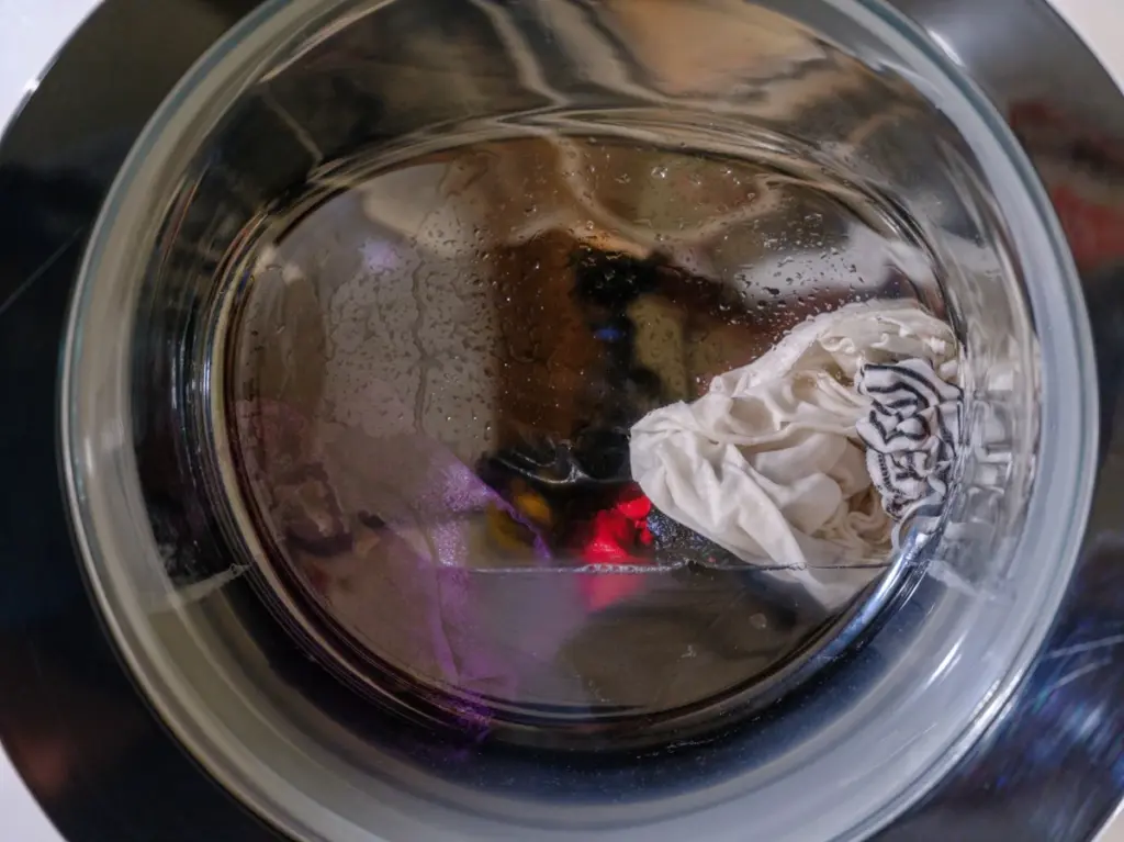 Ropa impecable y ahorro: el botón de la lavadora con Lavado previo que debes usar