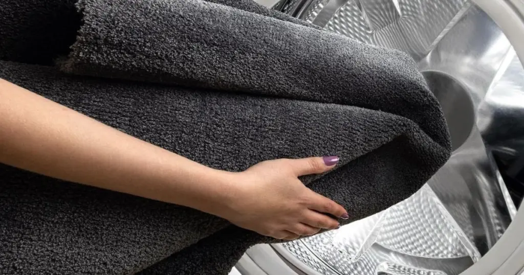 Tu Alfombra impecable en la Lavadora: el truco de cocina para no arruinarla