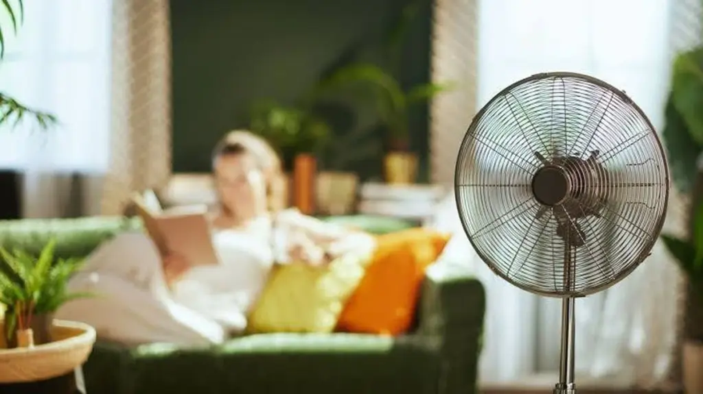 Ventilador a más de 35°C: el error que Francia advierte para no deshidratarte