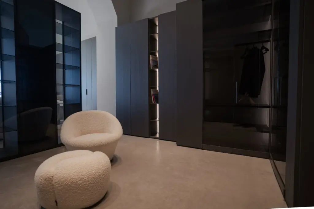 Vestidor a medida: el secreto de La Suite de Roche Bobois Corse