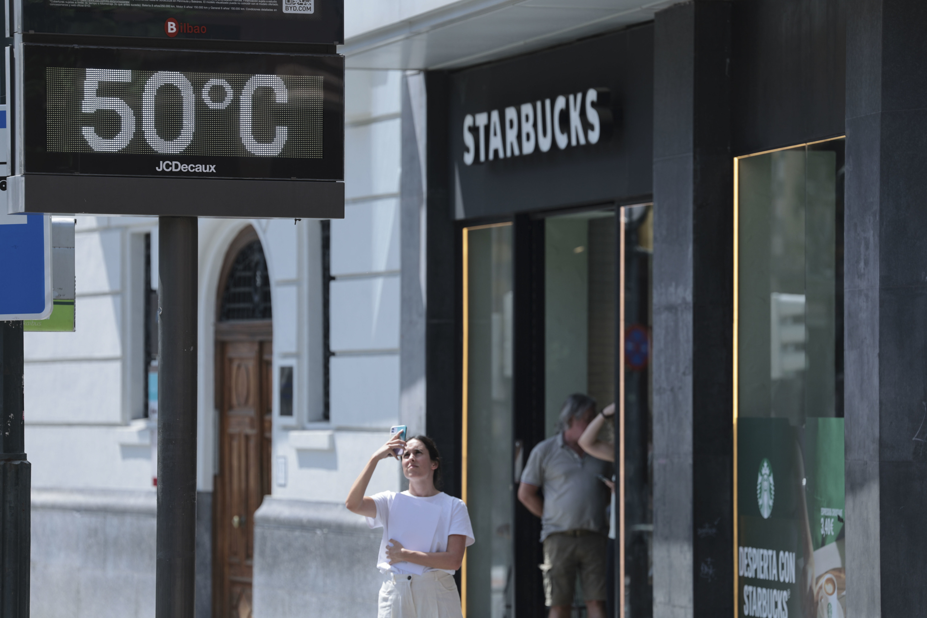 Un termómetro marca 50 grados en Bilbao la semana pasada.