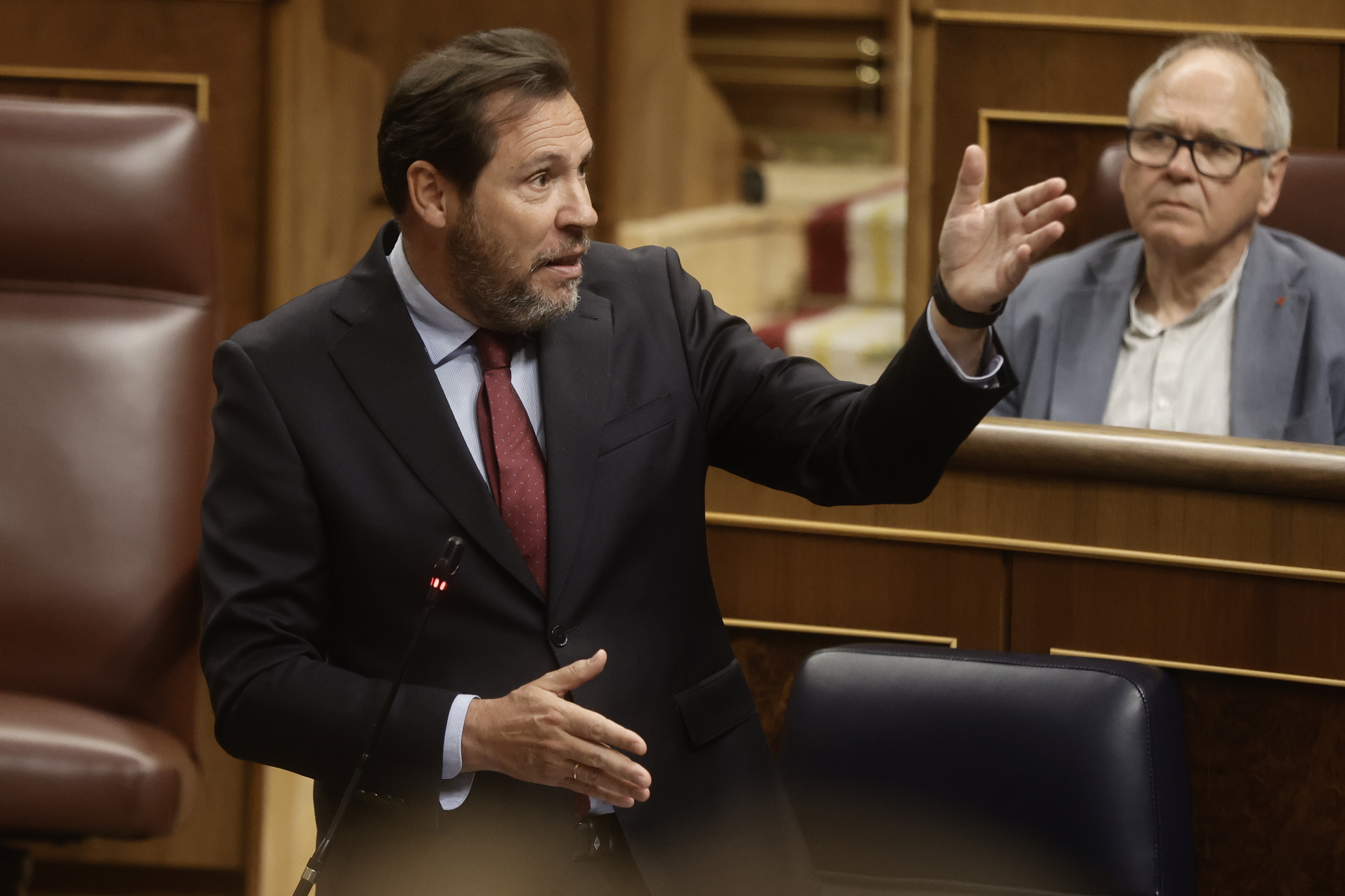 El ministro de Transportes y Movilidad Sostenible, Oscar Puente, durante la sesión de control al gobierno en el Congreso de los Diputados
