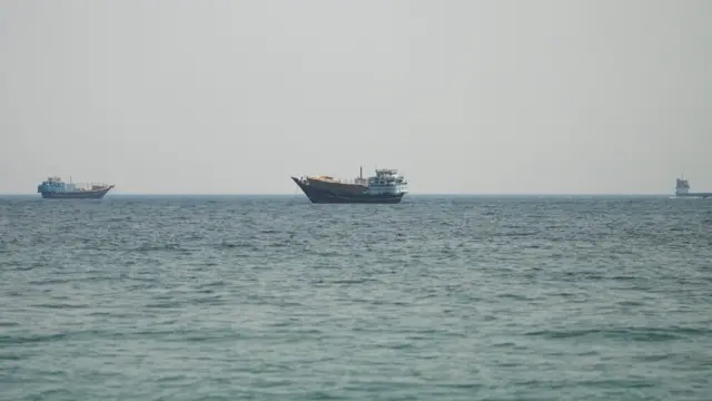 Barcos en el Estrecho de Ormuz