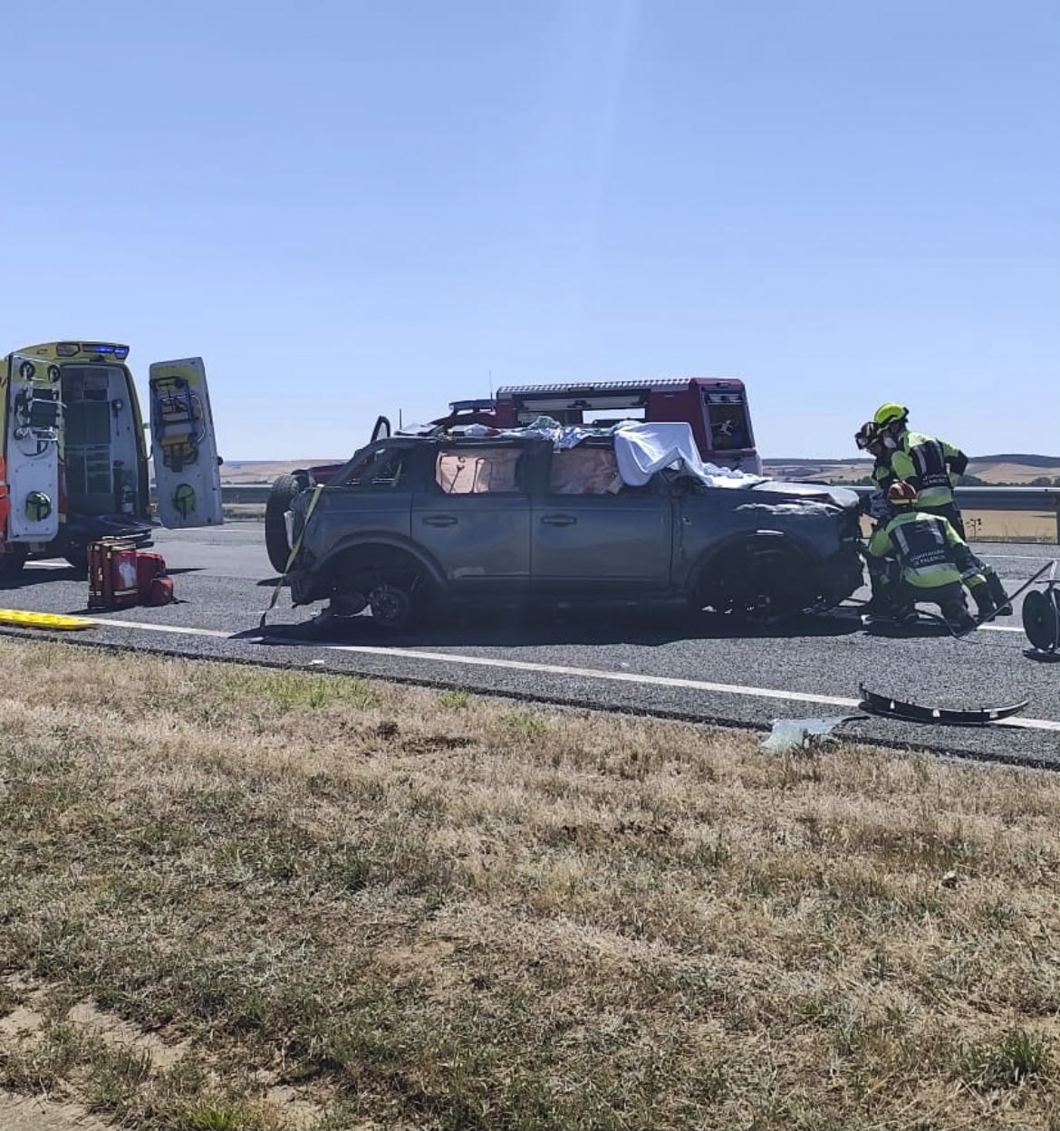 Imagen del accidente en el que falleció un matrimonio y dos de sus hijos menores en un accidente de tráfico en Herrera de Pisuerga
