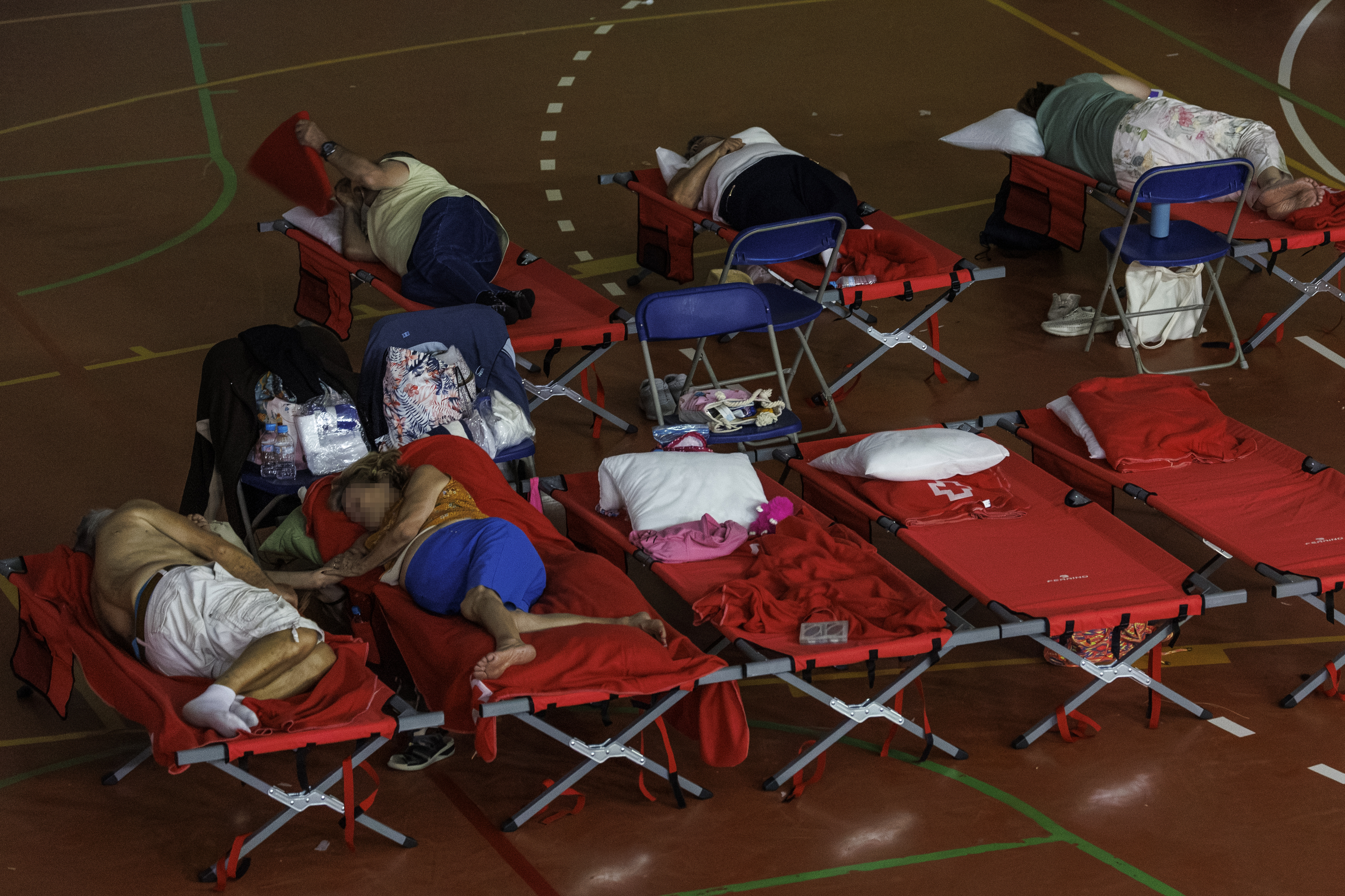 Desalojados por incendio en polideportivo de Burgohondo- El incendio que se declaró el miércoles en Burgohondo (Ávila) ha obligado a desalojar a 1.500 personas