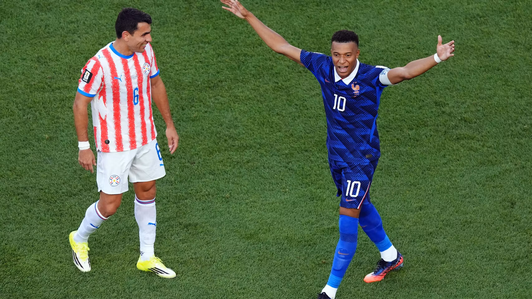 Mbappé celebra su gol ante Paraguay.