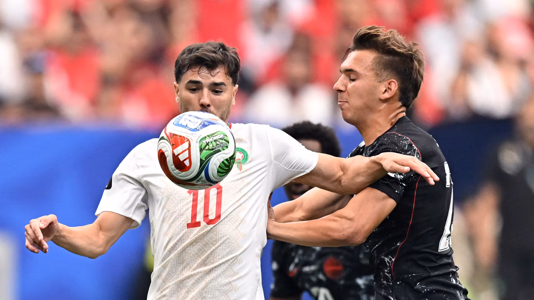 Brahim Díaz, con el balón.