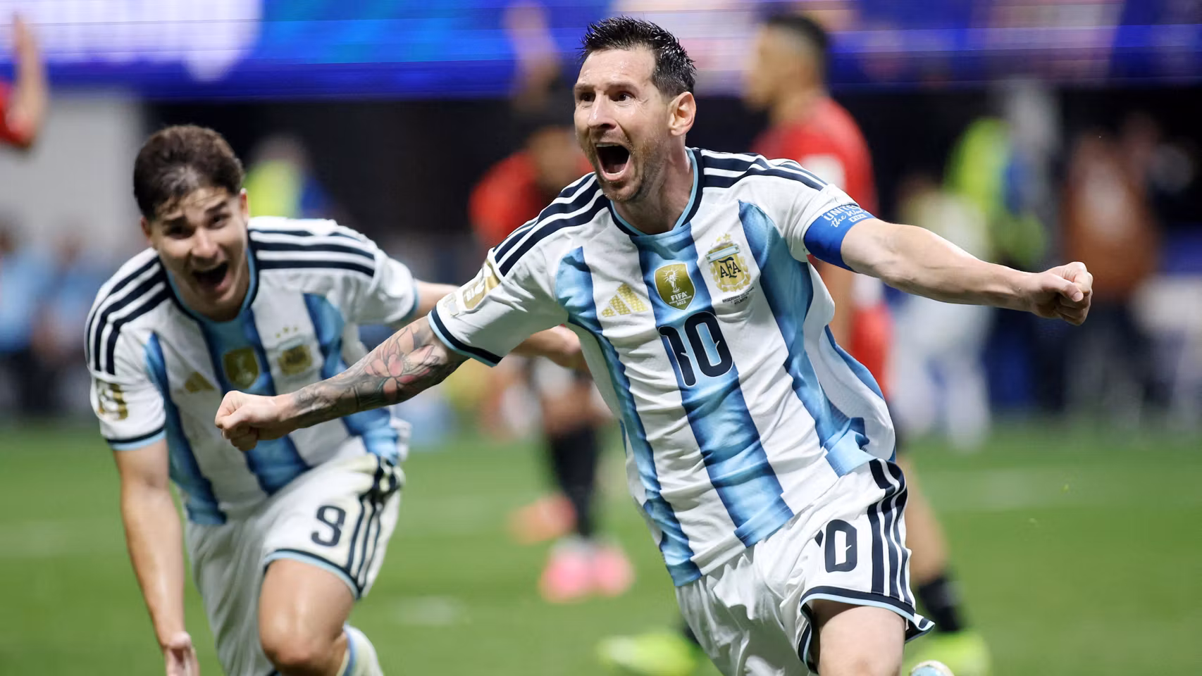 Leo Messi celebra su gol ante Egipto en el partido de octavos en el Mundial.