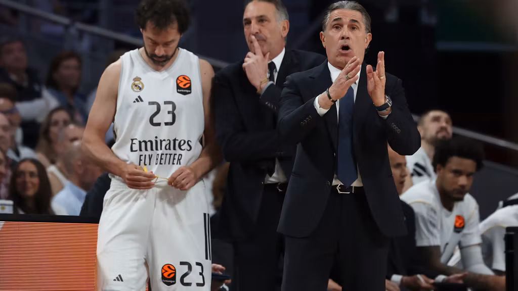Scariolo, con Llull al fondo.