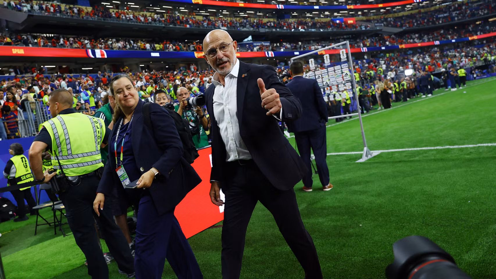 Luis de la Fuente celebra tras alcanzar la final del Mundial 2026 con España.