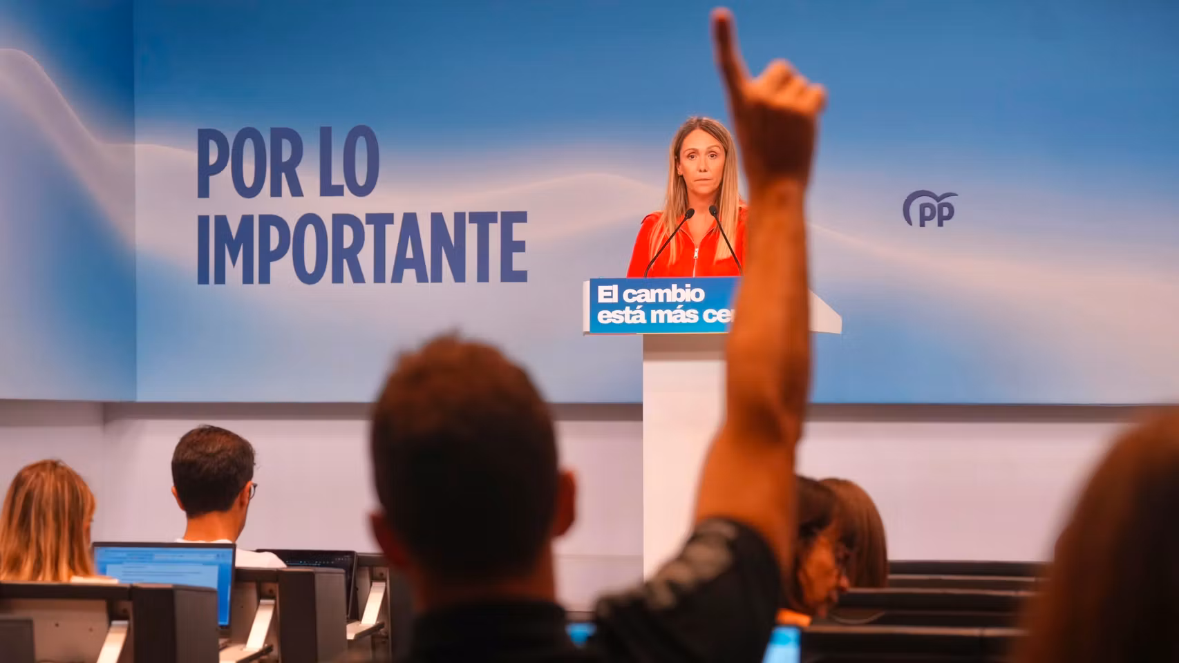 Alma Ezcurra, vicesecretaria del PP, en rueda de prensa tras el Comité de Dirección.