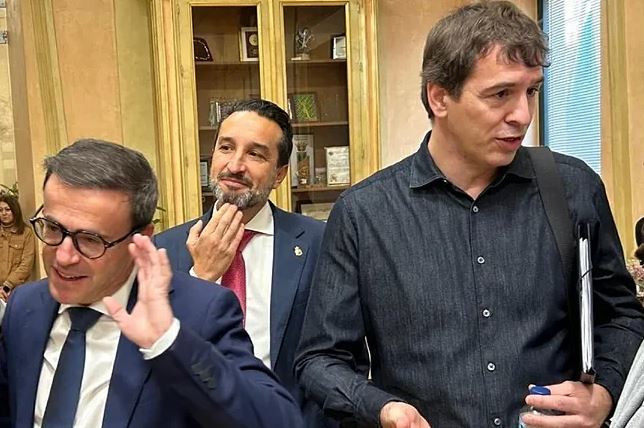 Miguel Ángel Gallardo, David Sánchez y detrás Ricardo Cabezas, ex líder del PSOE de Badajoz, también condenado