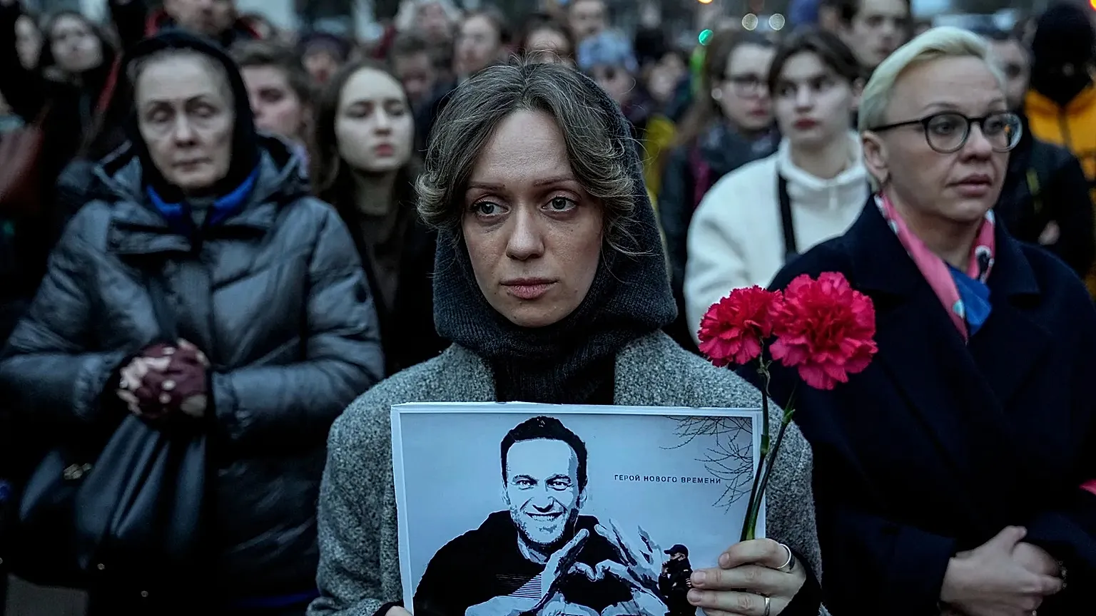 A woman holds a portrait of Russian opposition leader Alexei Navalny during a protest in front of the Russian embassy in Berlin, 2024. 