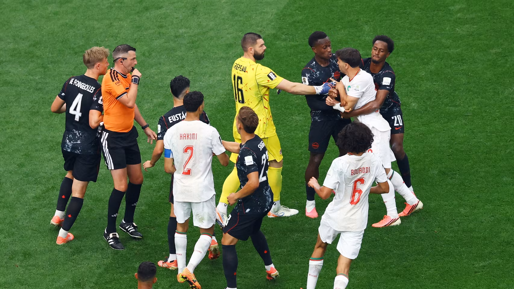 Tangana entre los jugadores de Canadá y Marruecos.
