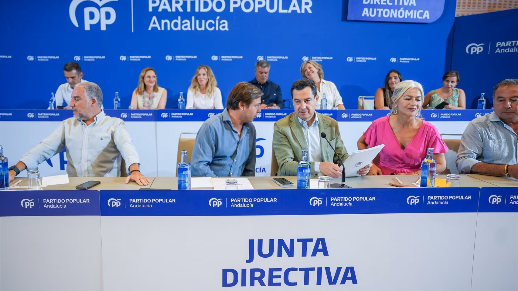 El presidente de la Junta de Andalucía, Juanma Moreno, en la junta autonómica del PP andaluz.