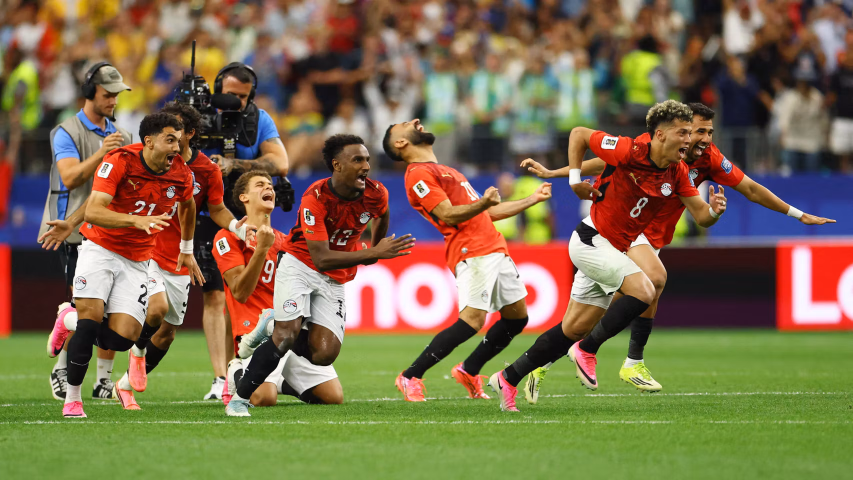 Jugadores egipcios celebrando tras eliminar a Australia.