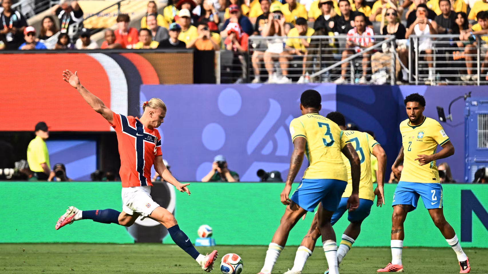 El disparo desde fuera del área de Haaland en el gol del 0-2.