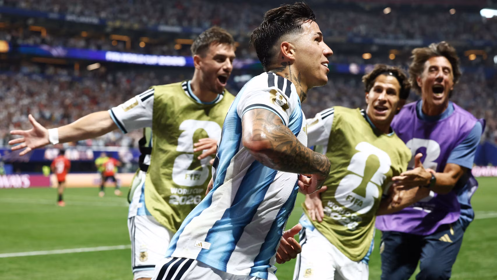 Enzo Fernández celebra su gol contra Egipto.